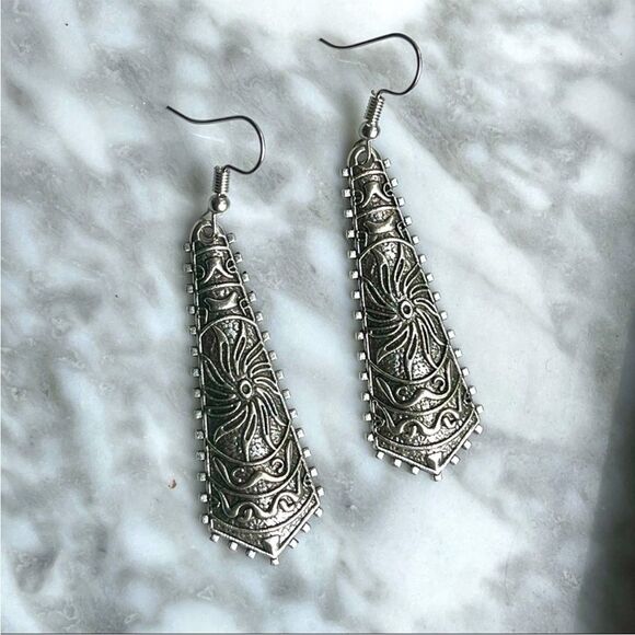Moda Jewelry - Tibetan Silver Dangle Earrings